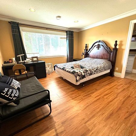 Vancouver Luxury Homestay Ричмонд Экстерьер фото