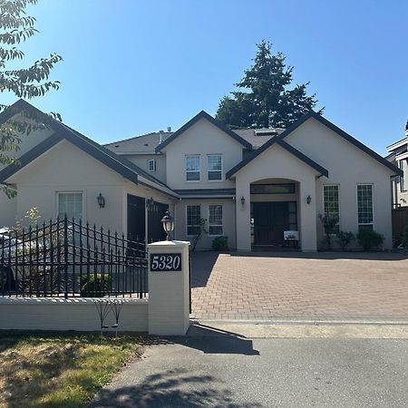 Vancouver Luxury Homestay Ричмонд Экстерьер фото