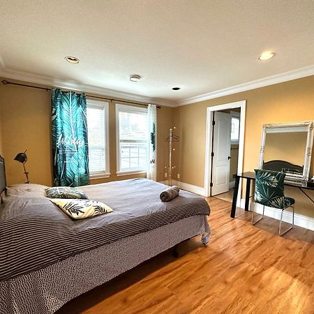 Vancouver Luxury Homestay Ричмонд Экстерьер фото