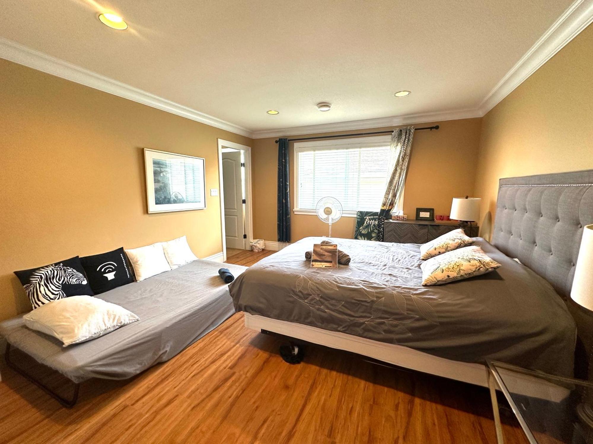 Vancouver Luxury Homestay Ричмонд Экстерьер фото